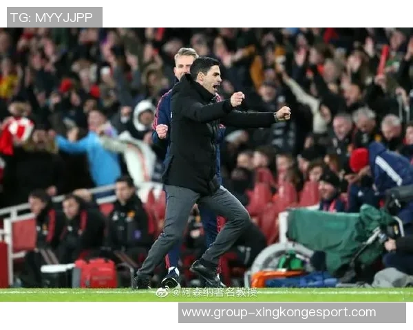 罗马诺社媒分享与金球奖得主莫德里奇合影共庆2026年新年时刻