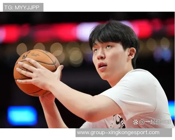 开拓者媒体人杨瀚森致力提升基础技能力争成为球队可靠替补 开拓者媒体人杨瀚森致力提升基础技能力争成为球队可靠替补