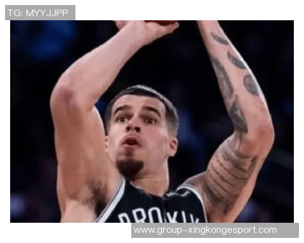 小波特女友现身赛场为独行侠加油引发热议与关注